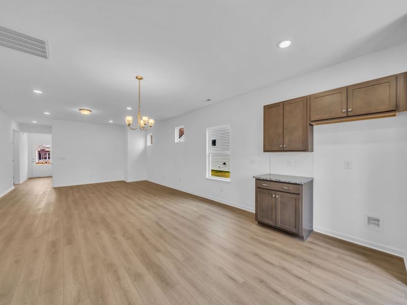 Spacious, unfurnished interior of a new home in Cantigny Park, Clarksville (Image 16).