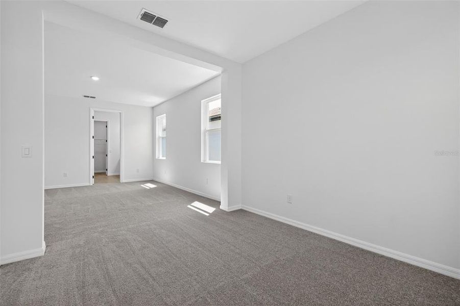 Spacious, unfurnished interior of a new home in Trailside, Mount Dora (Image 17).