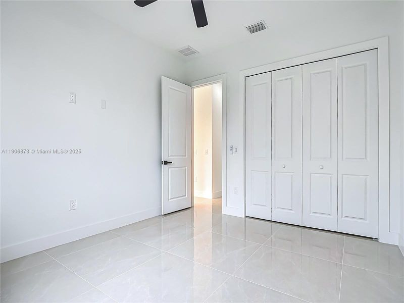 Spacious, unfurnished interior of a new home in , Lehigh Acres (Image 19).