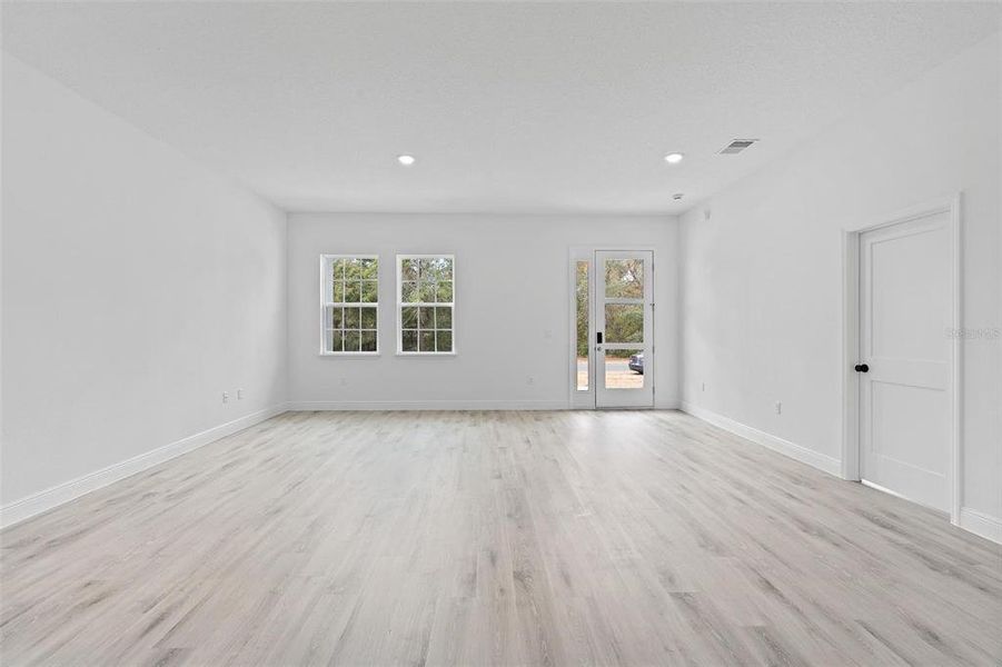 Spacious, unfurnished interior of a new home in , Ocala (Image 17).