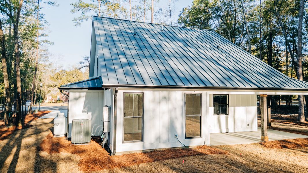 Exterior details and patio area of a home in , Walterboro (Image 3).