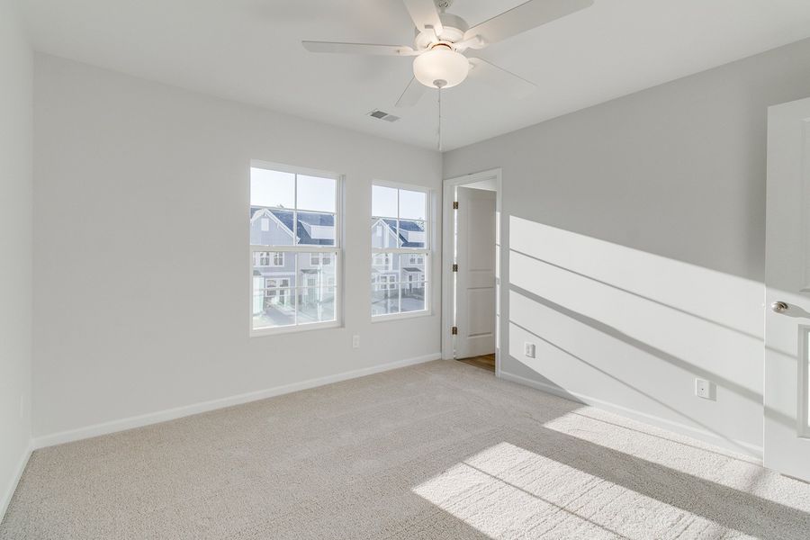 Spacious, unfurnished interior of a new home in Astoria, Columbia (Image 23).