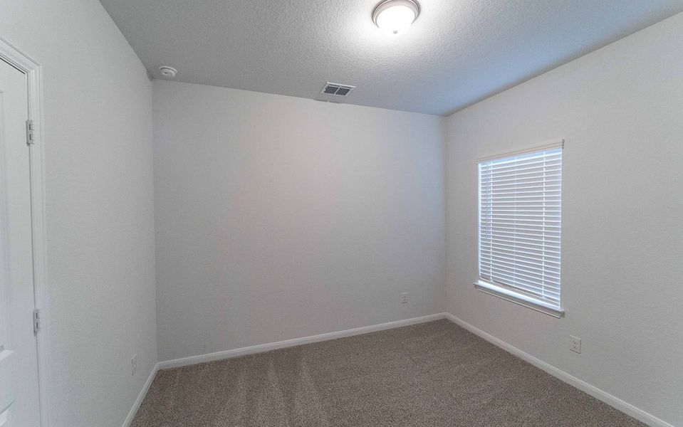 Spacious, unfurnished interior of a new home in Hunter's Ranch, San Antonio (Image 13).