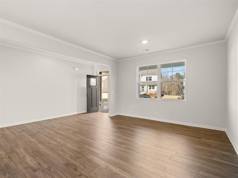 Spacious, unfurnished interior of a new home in Falcon Landing, Gainesville (Image 32).