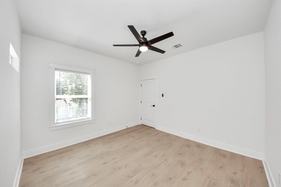 Spacious, unfurnished interior of a new home in , Houston (Image 19).