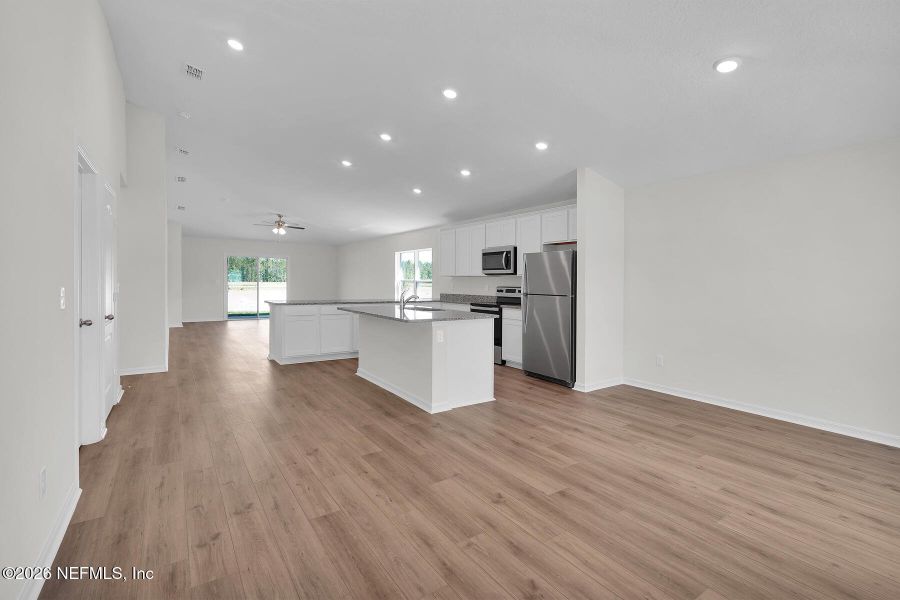 Spacious, unfurnished interior of a new home in Westport Landing, Jacksonville (Image 16).