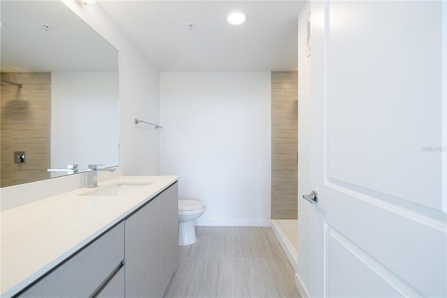 Furnished interior view inside a new home in , Orlando (Image 9).