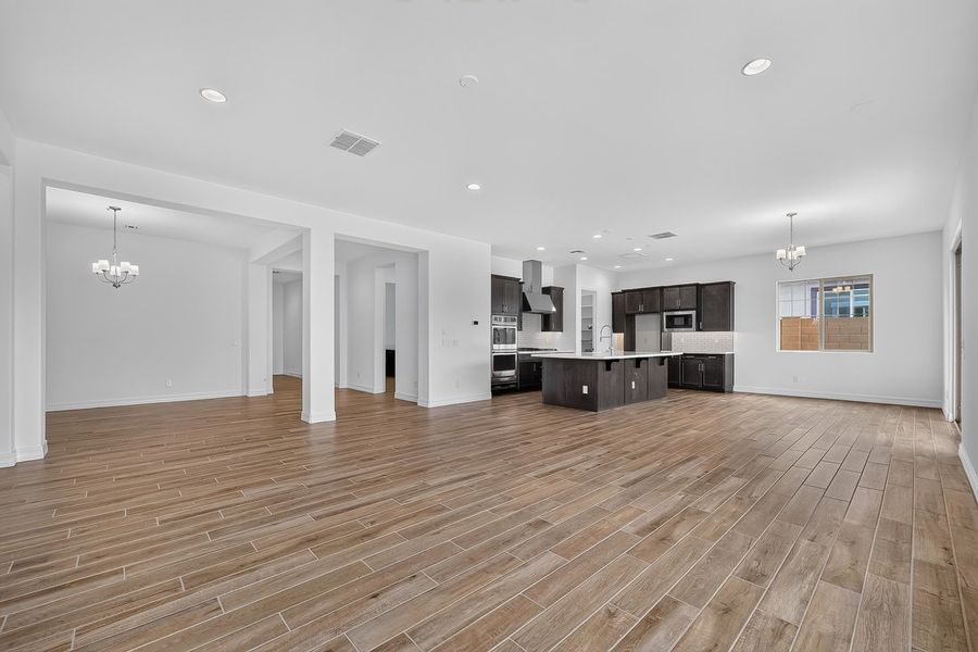 Spacious, unfurnished interior of a new home in Ellsworth Ranch, Queen Creek (Image 23).