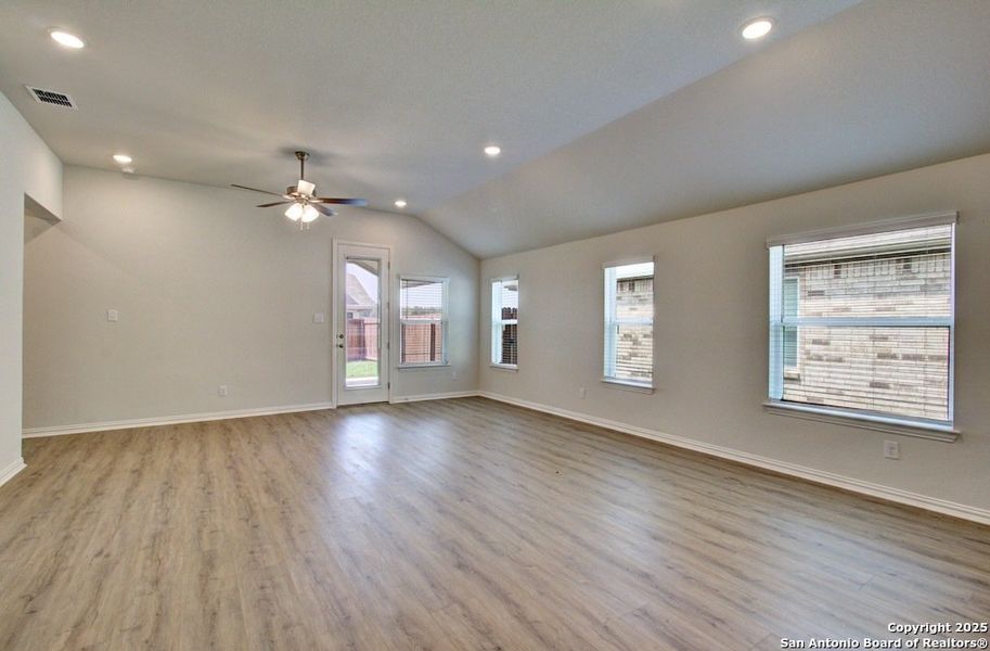 Spacious, unfurnished interior of a new home in Piedmont, San Antonio (Image 21).