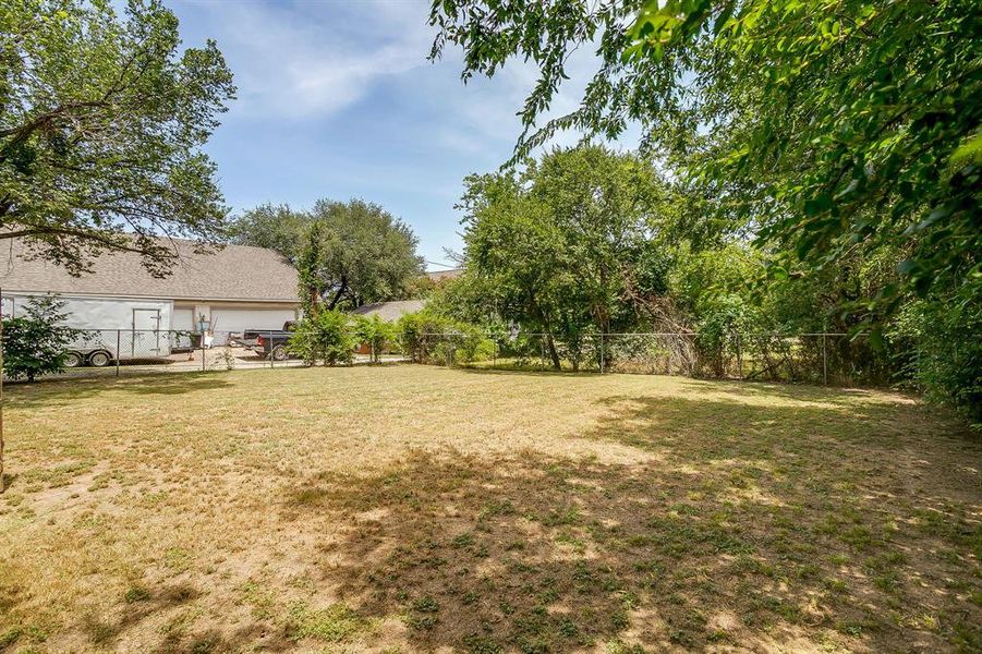 Exterior details and patio area of a home in , Mineral Wells (Image 3).
