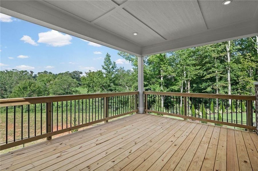 Exterior details and patio area of a home in Laurel Farms, Dallas (Image 24).