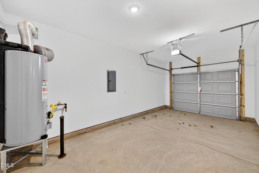 8 -122 w fountainhead lane, garage, inte