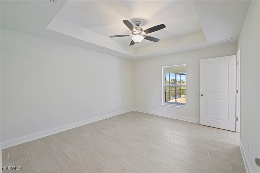 Spacious, unfurnished interior of a new home in Cape Coral, Cape Coral (Image 29).