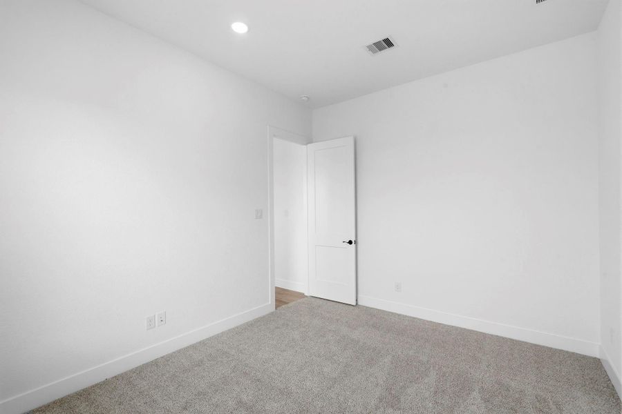 Spacious, unfurnished interior of a new home in Briarley, Montgomery (Image 34).