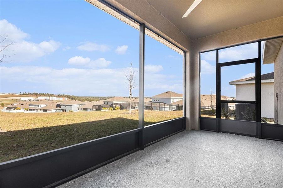 Exterior details and patio area of a home in Hills of Minneola, Minneola (Image 4).