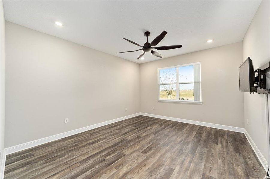 Spacious, unfurnished interior of a new home in , Ocala (Image 48).