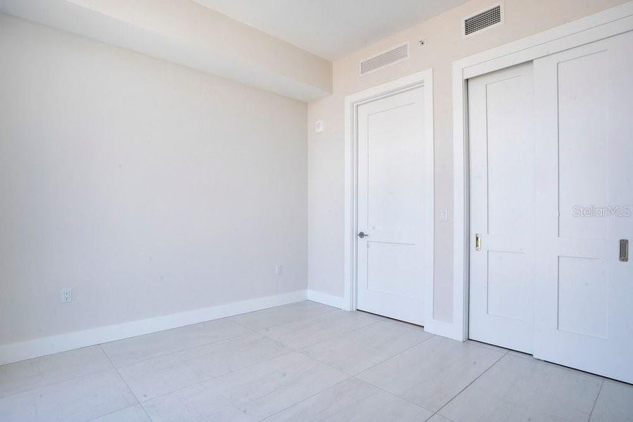 Spacious, unfurnished interior of a new home in , St. Petersburg (Image 54).