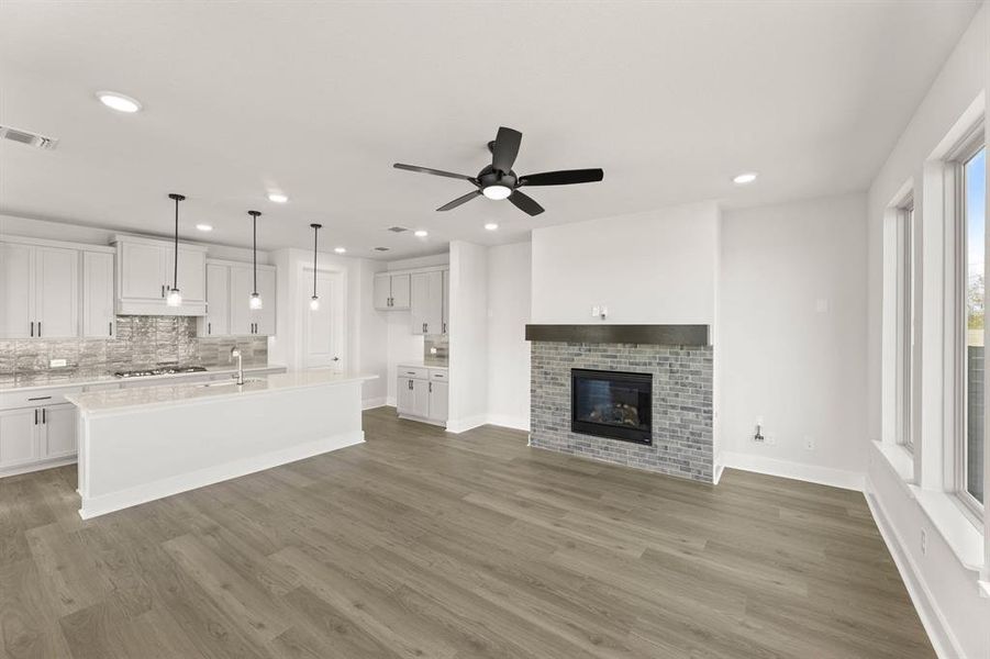 1566 Ginger-Living Room-2