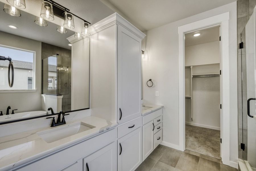 8423 David - Primary Bathroom