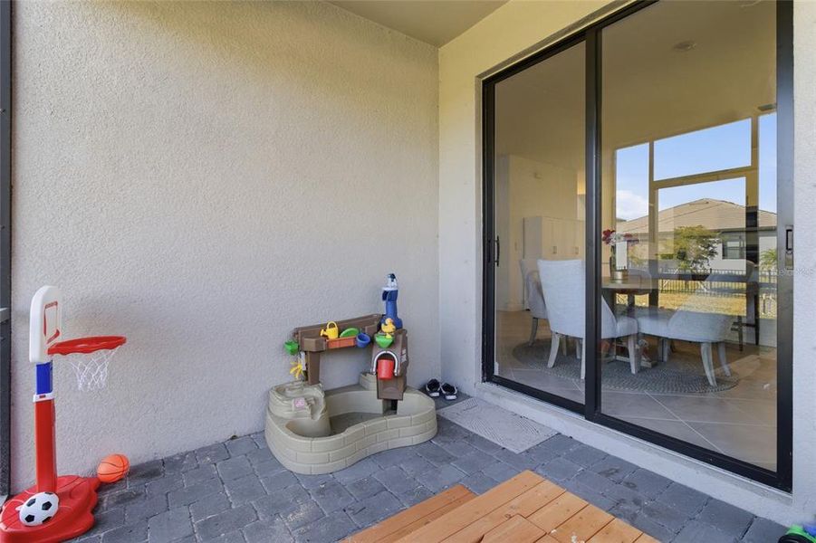 Exterior details and patio area of a home in , Bradenton (Image 3).