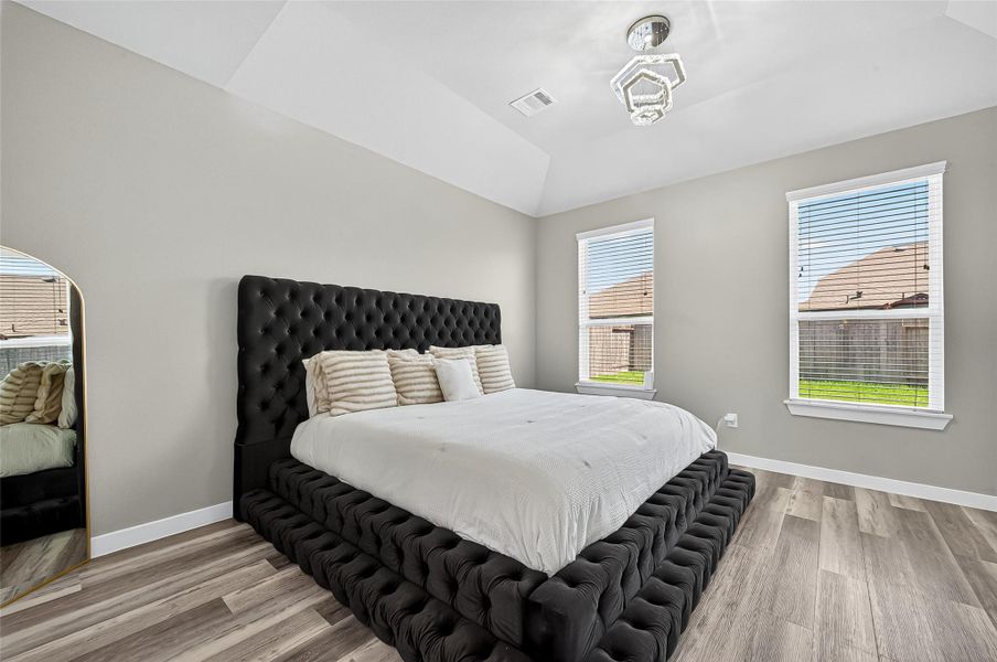 Primary Room (1st Floor) Primary Room (1st Floor)