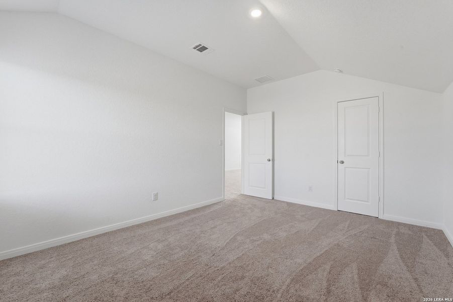 Spacious, unfurnished interior of a new home in Guadalupe Heights, Seguin (Image 40).