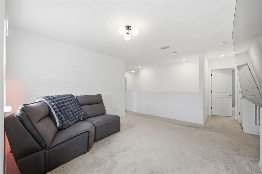 Furnished interior view inside a new home in , Orlando (Image 43).