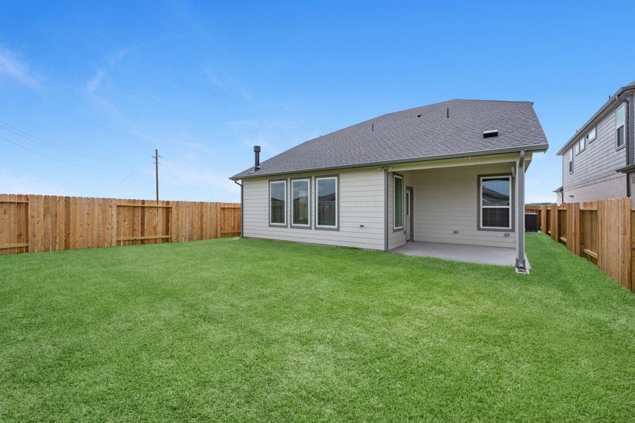 Exterior details and patio area of a home in Grand Mason Crossing, Katy (Image 4).