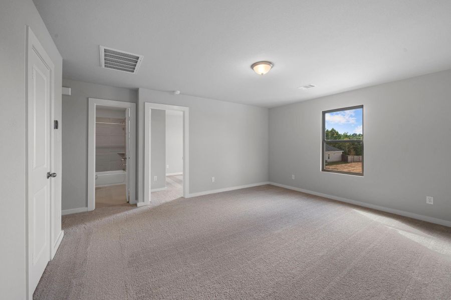 Spacious, unfurnished interior of a new home in Westridge Cove, Conroe (Image 24).