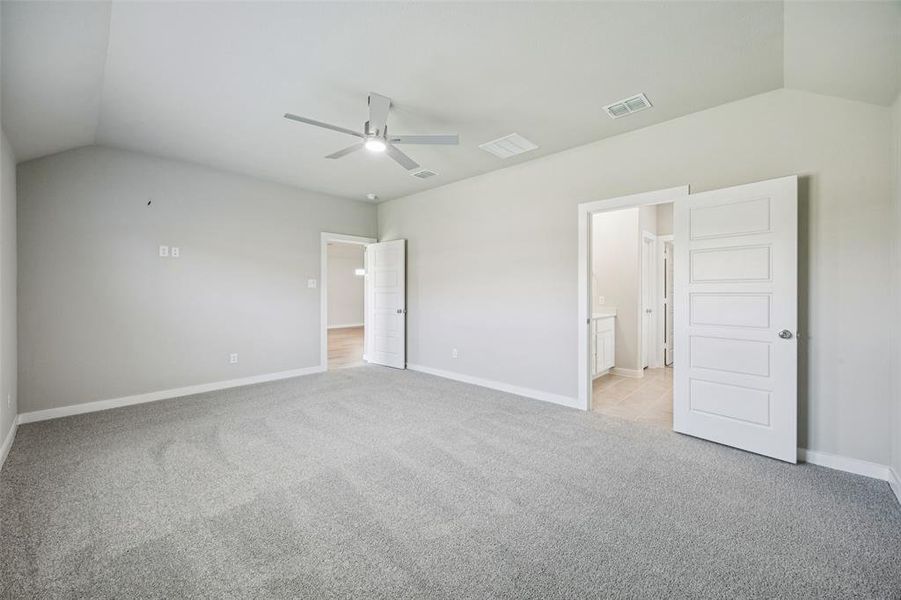 Spacious, unfurnished interior of a new home in Ventana, Fort Worth (Image 26). Spacious, unfurnished interior of a new home in Ventana, Fort Worth (Image 26).