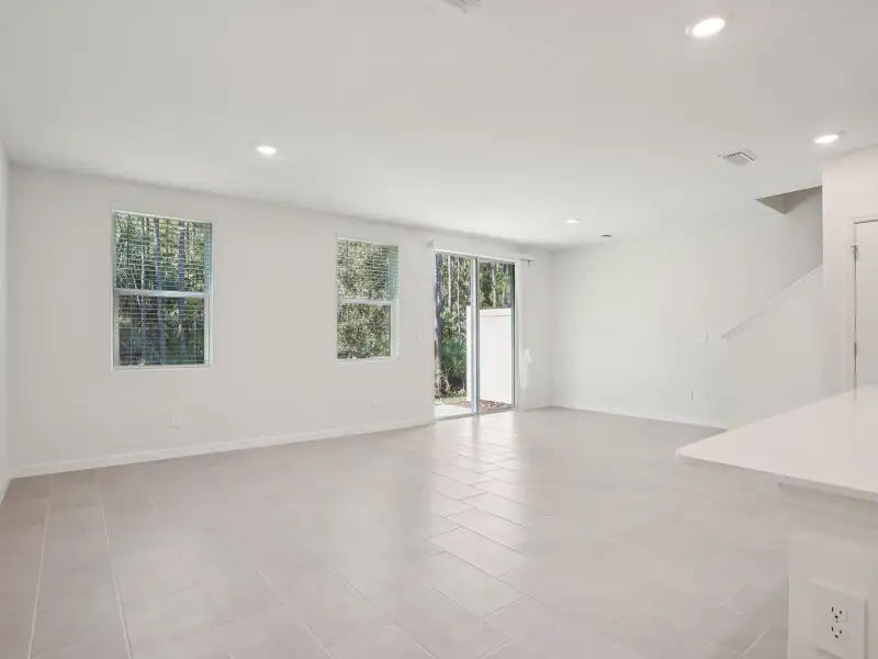 Spacious, unfurnished interior of a new home in The Meadow at Crossprairie Townes, St. Cloud (Image 10).