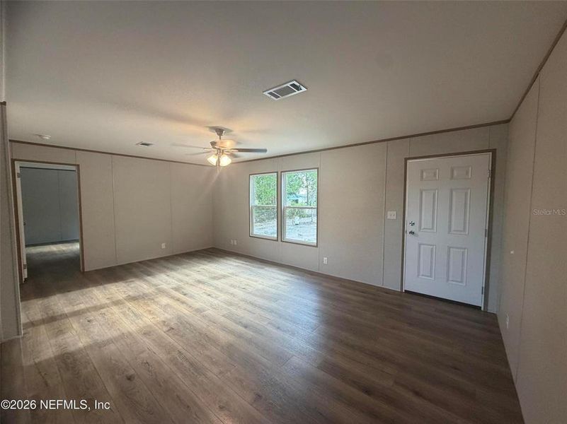 Spacious, unfurnished interior of a new home in , Interlachen (Image 18).