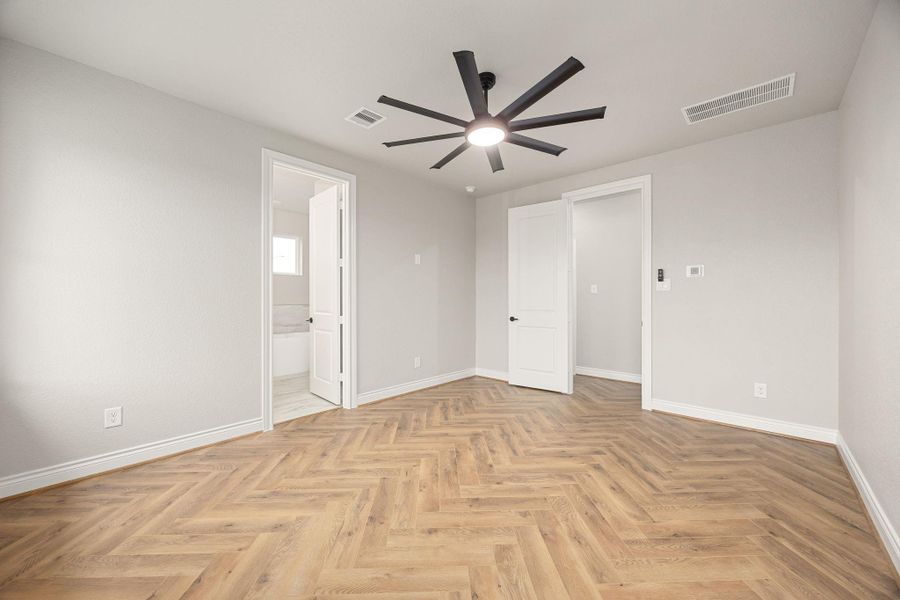 Spacious, unfurnished interior of a new home in , Waller (Image 35).
