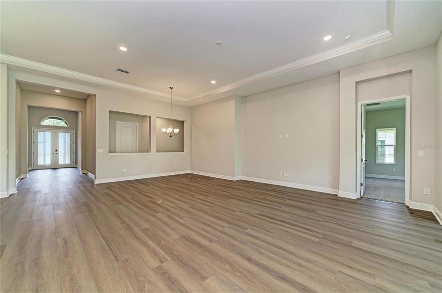 Spacious, unfurnished interior of a new home in Crestwood Estates, Valrico (Image 33).