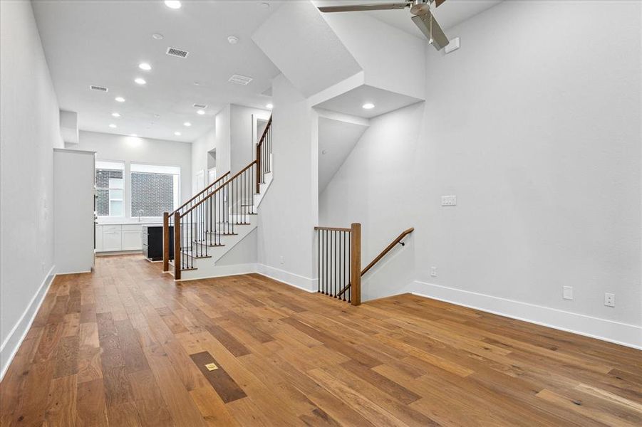 Spacious, unfurnished interior of a new home in Trinity Bluff, Dallas (Image 11).