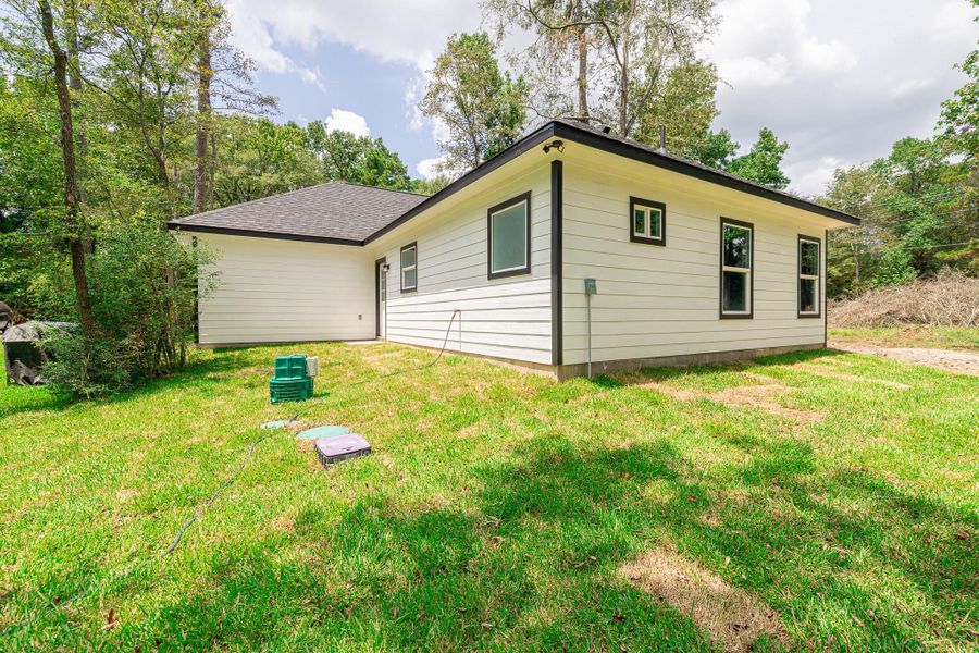 Exterior details and patio area of a home in , Willis (Image 23).