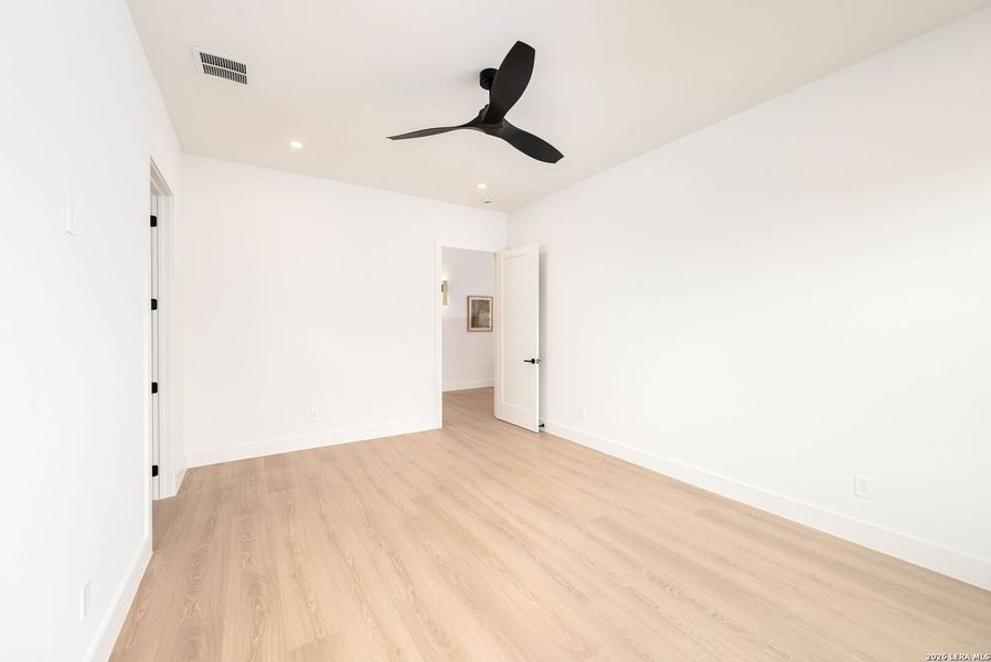 Spacious, unfurnished interior of a new home in , San Antonio (Image 21).