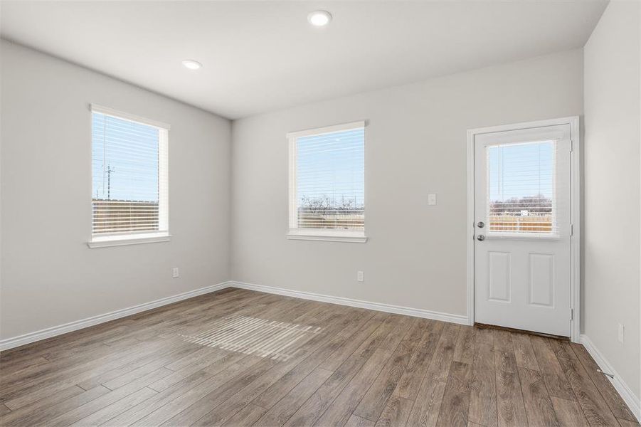 Spacious, unfurnished interior of a new home in Deer Creek, Crowley (Image 32).