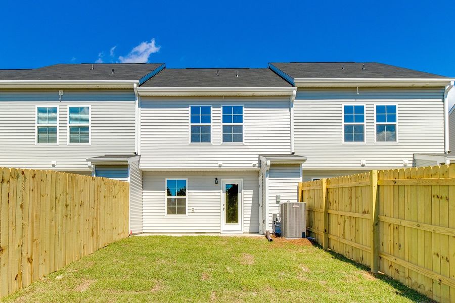 Exterior details and patio area of a home in Astoria, Columbia (Image 19).