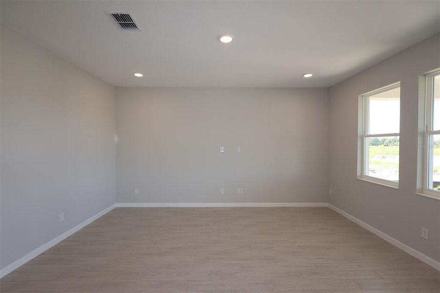 Spacious, unfurnished interior of a new home in Bay Lake Farms, St. Cloud (Image 13).