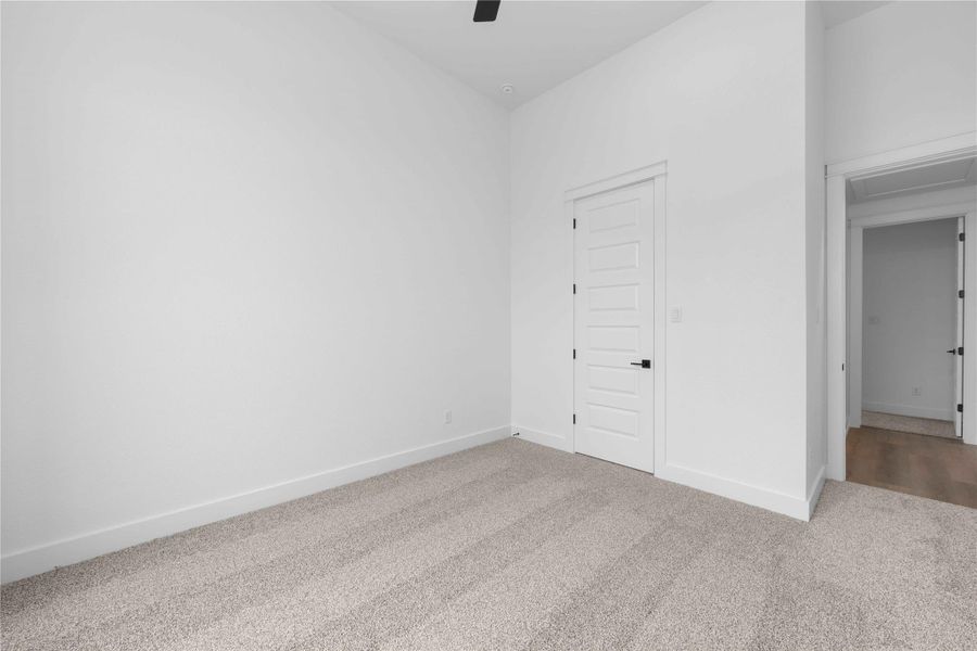 Spacious, unfurnished interior of a new home in Daniels Mountain, Georgetown (Image 29).