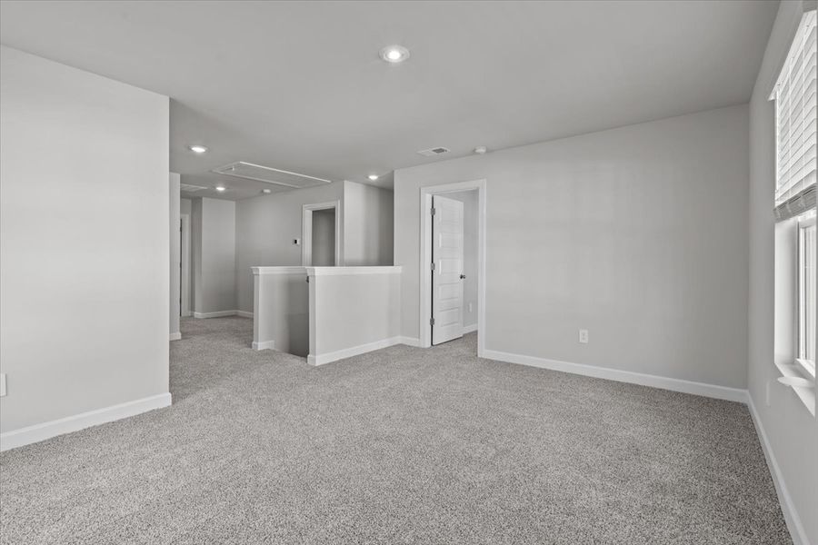 Spacious, unfurnished interior of a new home in Brayfield Manor - Heritage Collection, Wellford (Image 17).
