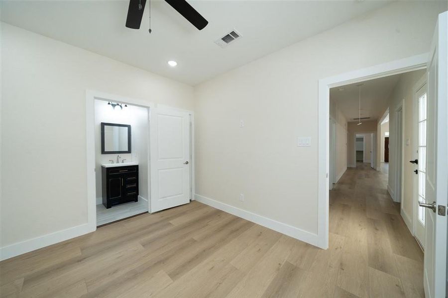 Spacious, unfurnished interior of a new home in , Dallas (Image 19).