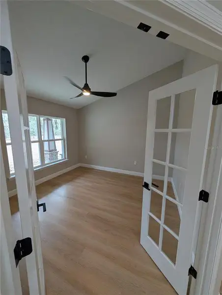 Spacious, unfurnished interior of a new home in , Dunnellon (Image 15).