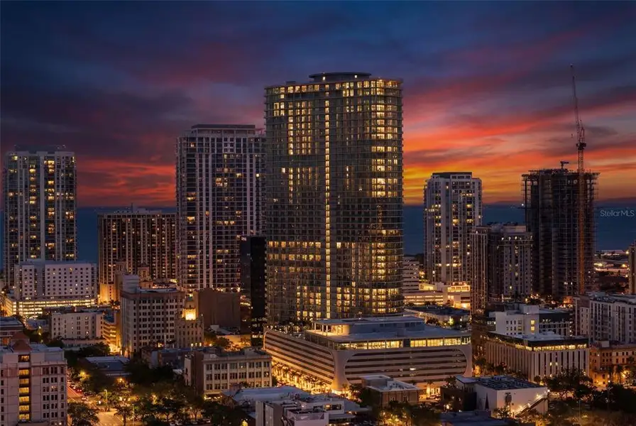 Condo located in St. Petersburg, FL showcasing its design and architecture (Image 3). Condo located in St. Petersburg, FL showcasing its design and architecture (Image 3).