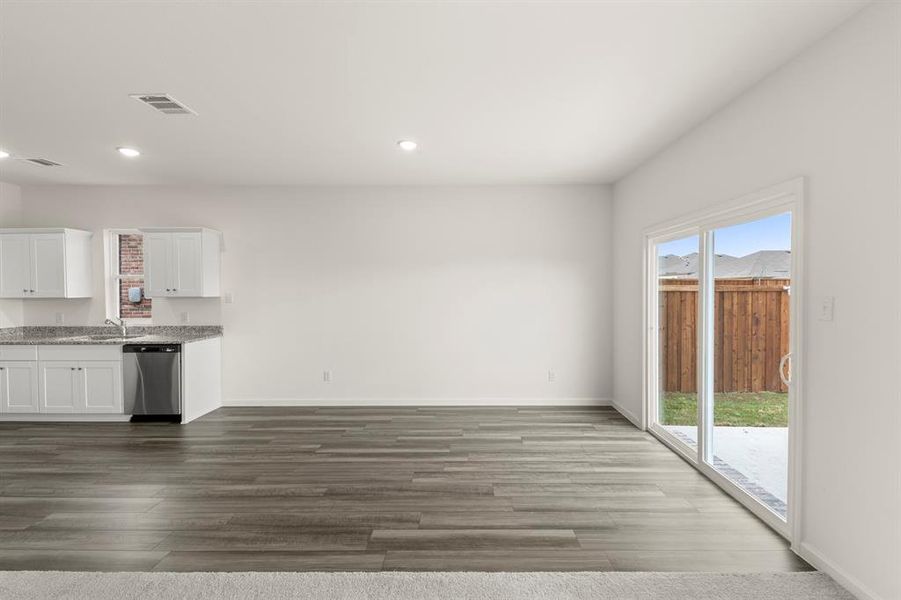 15. 1301 Elliot - Dining