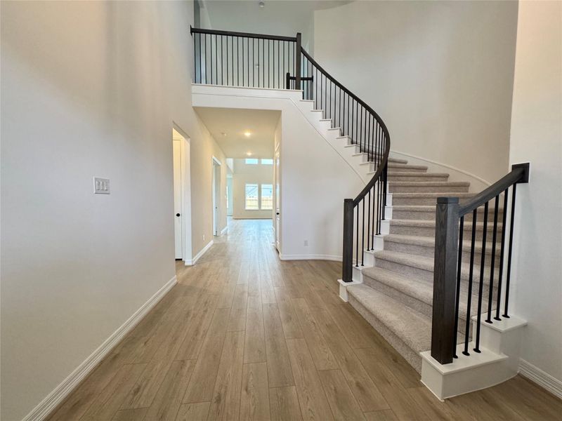 Spacious, unfurnished interior of a new home in Katy Lakes, Katy (Image 8).