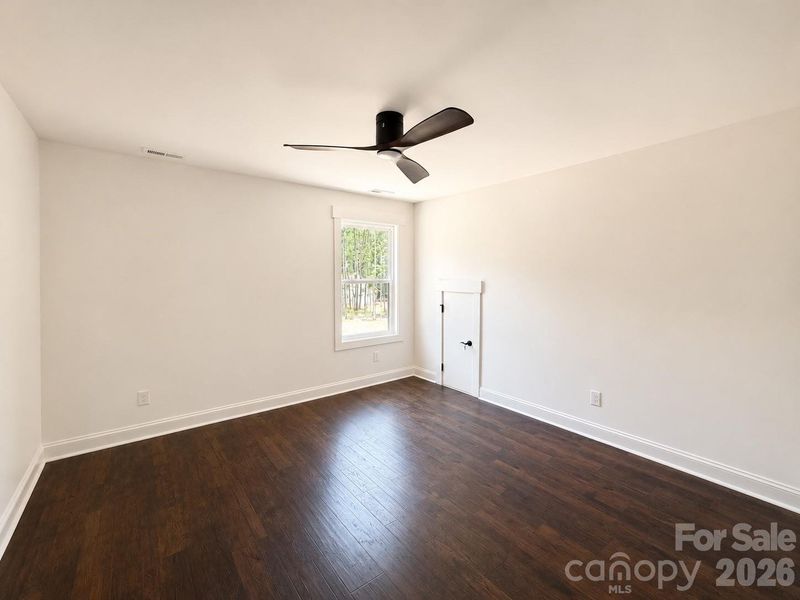 Spacious, unfurnished interior of a new home in , Salisbury (Image 34).