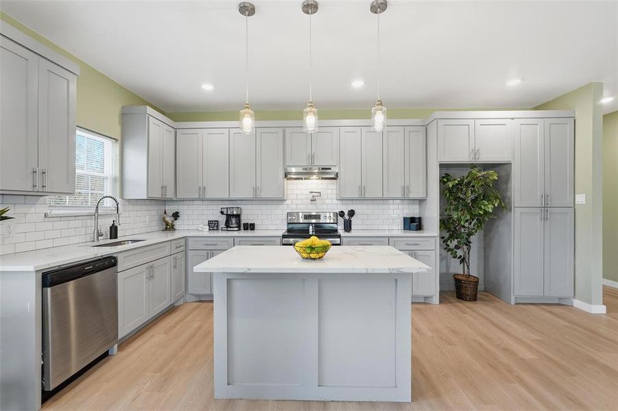 Furnished interior view inside a new home in , Gun Barrel City (Image 10).