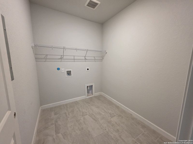 Spacious, unfurnished interior of a new home in The Heights at Saddlebrook Ranch 60's, Schertz (Image 18).